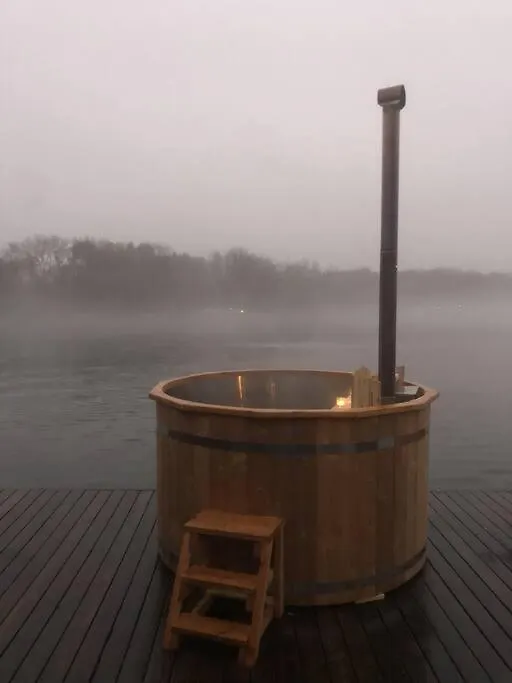Hausboot Mit Hottub In Berlin Hotel Botel