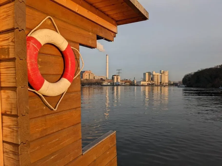 Hausboot Mit Hottub In Berlin Hotel Germany