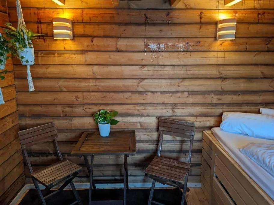 Botel Hausboot Mit Hottub In Berlin Hotel